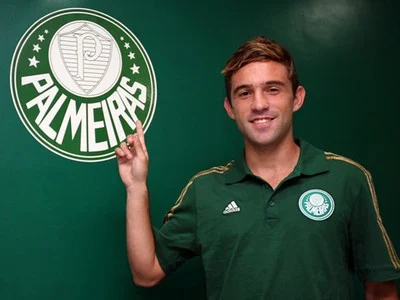 Palmeiras anuncia a contratação de Allione, que reverencia novo clube