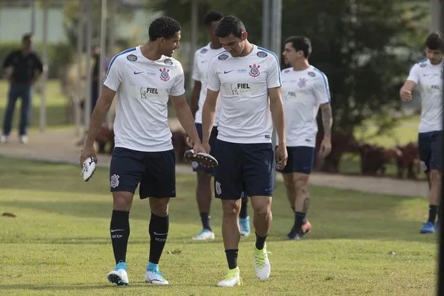 Balbuena tem semana decisiva e tenta voltar ao Corinthians após clássico