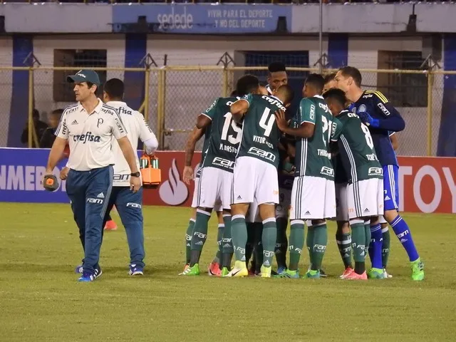 Análise: Palmeiras perde poder de reação e exagera nos erros em derrota na Bolívia