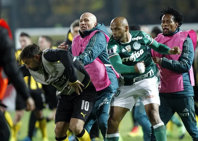 Galvão Bueno protesta contra 'crime' e sugere para Felipe Melo 'silêncio'