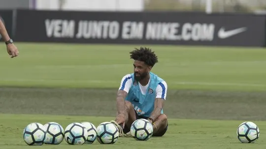 Entenda por que a diretoria do Timão não rescinde o contrato de Cristian