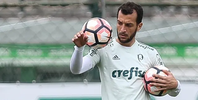 Presente e futuro: zaga do Palmeiras se consolida e ganha opção