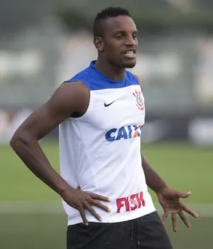 Cleber não se abala com gol contra e nem com busca por Anderson Martins