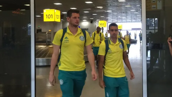 Elenco do Palmeiras retorna de Florianópolis, Após mau tempo adiar voo