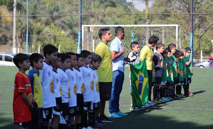 Garotos de Taubaté festejam oportunidade na base do Corinthians