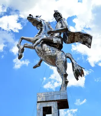 Dia de São Jorge: Artista faz estátua de R$ 1 milhão para Arena Corinthians.