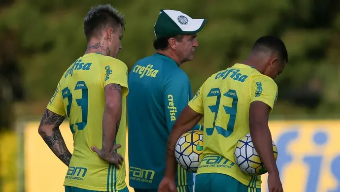 Avallone: queda do Palmeiras está relacionada com propostas do exterior