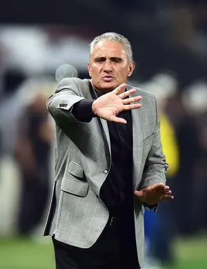 Sem Libertadores, Corinthians volta a temer perder Tite para a Seleção