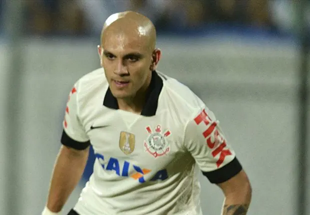 Fábio Santos vê contrato curto como resultado de frustrações anteriores