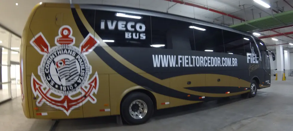 Faltou crédito ao abastecer ônibus da base, e Corinthians culpou burocracia