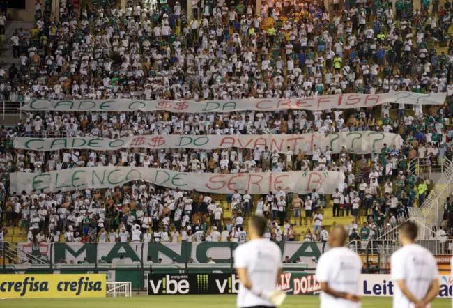 Sob protestos no Pacaembu, Palmeiras perde terceira seguida com Cuca