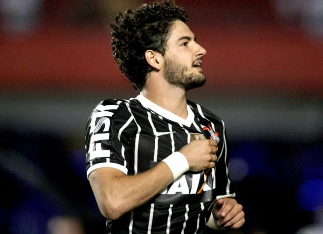 Pato irá se apresentar ao Corinthians nesta quarta-feira, diz empresário