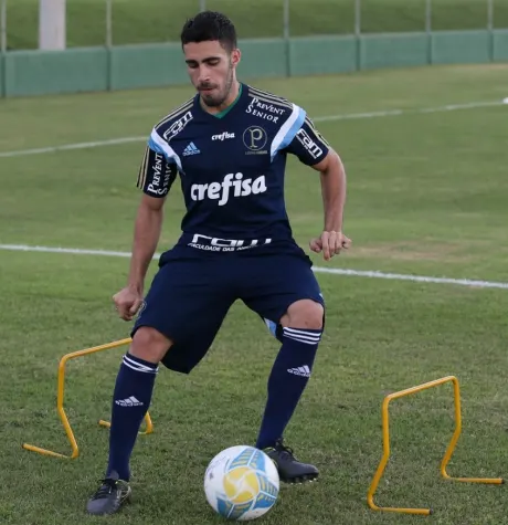 Gabriel volta a treinar com o grupo, e Palmeiras poupa três em coletivo