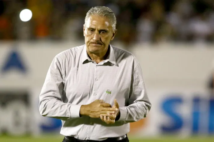 Após reforço ser herói, Tite promete avaliar momento para mudar o time