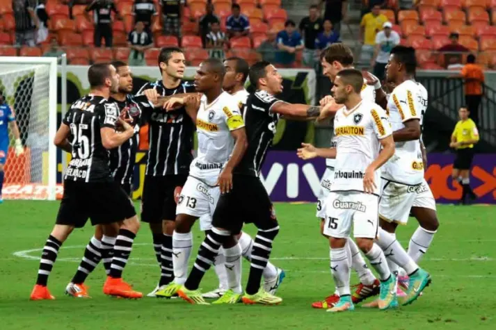 Botafogo defende invencibilidade fora contra o Corinthians em Brasileiros