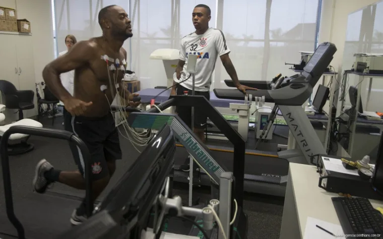 Reapresentação do Corinthians após 6 a 1 tem exames e garotos em treino