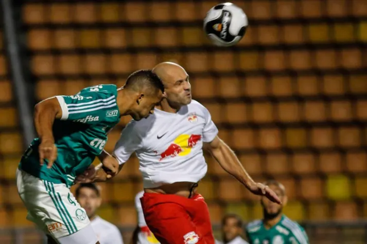 Pancada em derrota do Palmeiras faz Vitor Hugo passar a noite no hospital