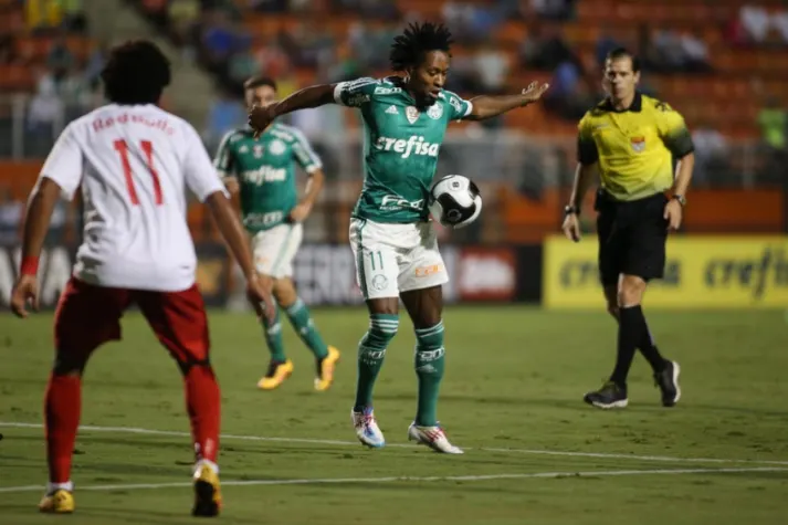 Jogo de rúgbi impede Red Bull e Palmeiras no estádio do Pacaembu