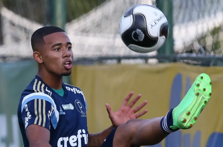 Gabriel Jesus despista sobre assédio europeu: 'Penso só no Palmeiras'