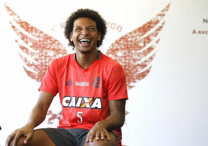 Arão reencontra o Corinthians, e técnico decisivo em melhora explica: 'Tiramos a tampa'