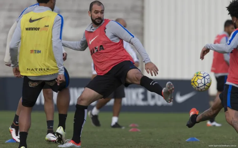 Tite testa Corinthians com Danilo, mas espera Guilherme para o Dérbi