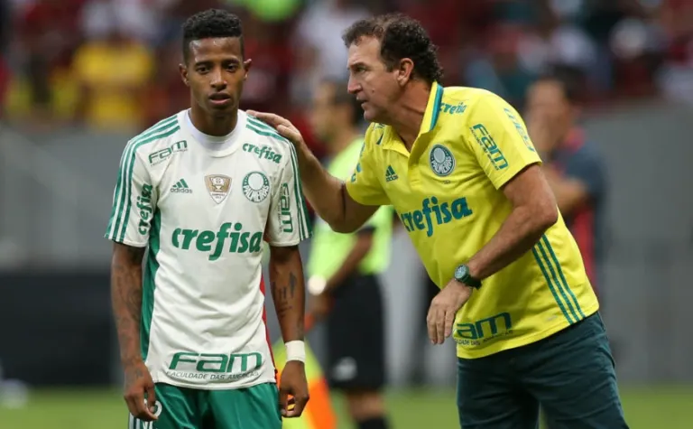 Sempre titular, Tchê Tchê reencontra a vítima de seu único gol em 2016