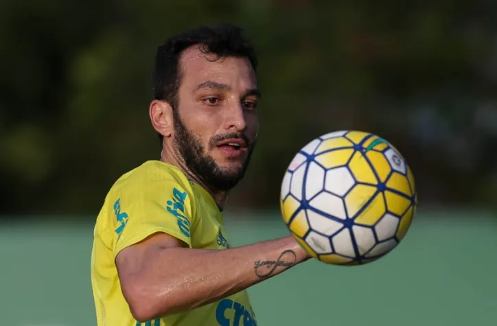 Dracena critica sinalizadores e pede para torcida jogar junto com o time