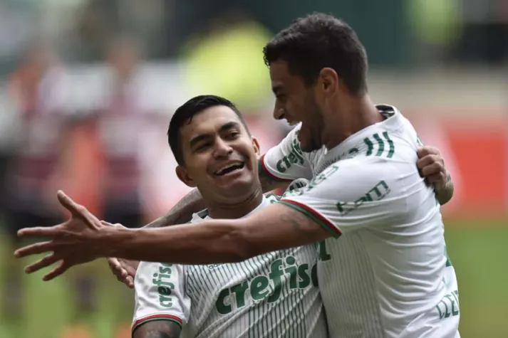 Palmeiras domina Santa Cruz, vence o 50º jogo na arena e dorme como líder