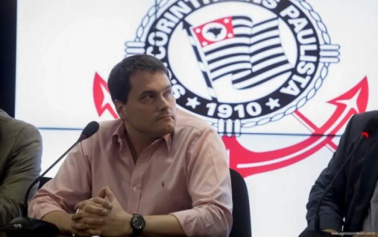 Diretor do Corinthians acusa CBF de 'falta de bom senso' sobre preparador