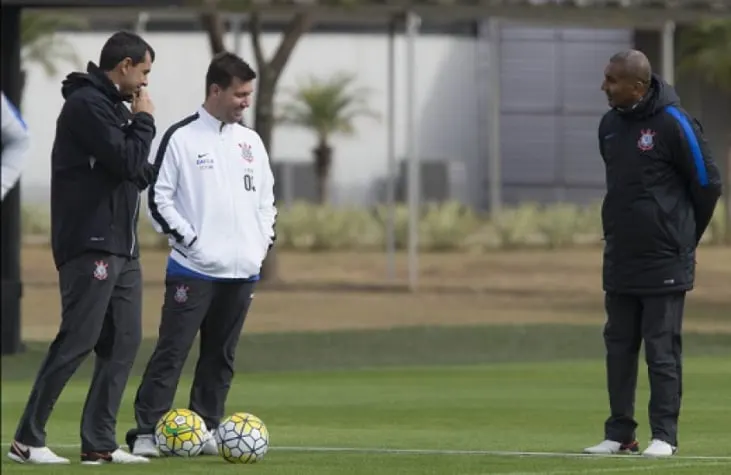 Com foco em bola parada, Timão faz último treino antes de pegar o Inter