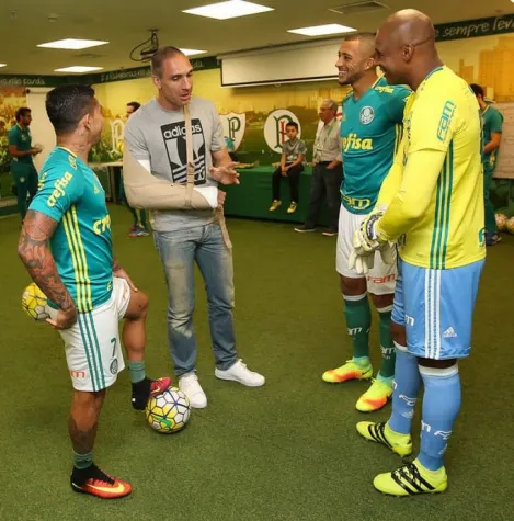 Longe da Seleção, Prass faz questão de participar do dia a dia do Verdão