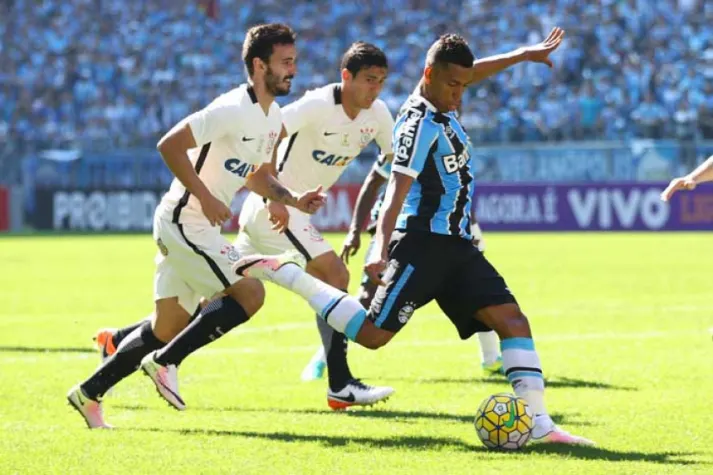 Tite marca presença, e Grêmio goleia o Corinthians em Porto Alegre