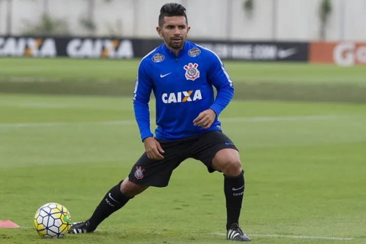 Guilherme fica fora, e Oswaldo testa alternativas aos desfalques do Timão