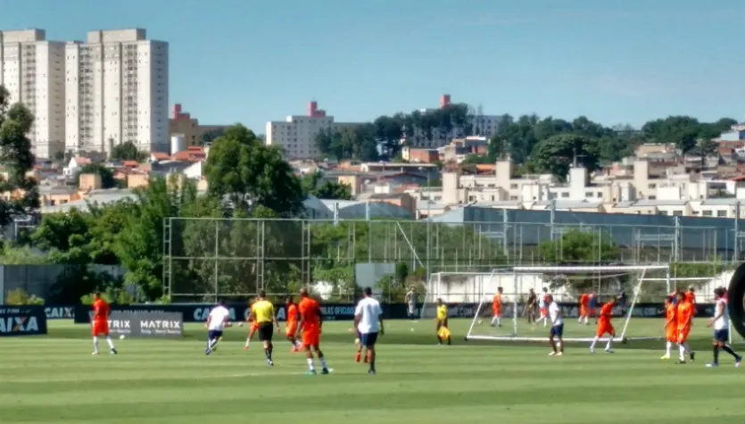 Guilherme e até 'excluídos' mostram serviço em jogo-treino do Corinthians