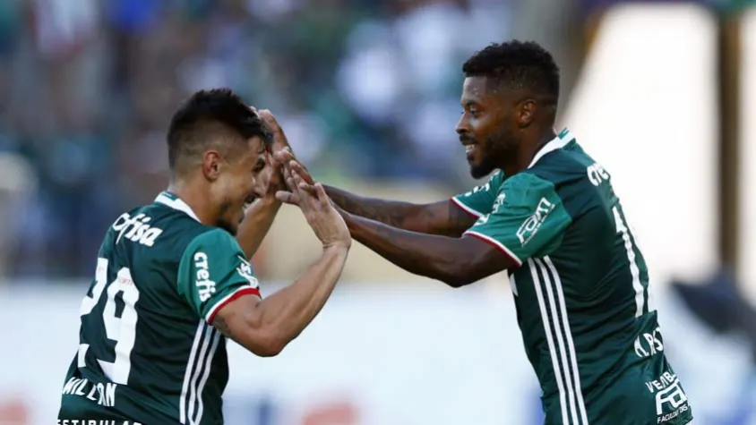 Willian celebra primeiro gol pelo Verdão e minimiza disputa com Borja