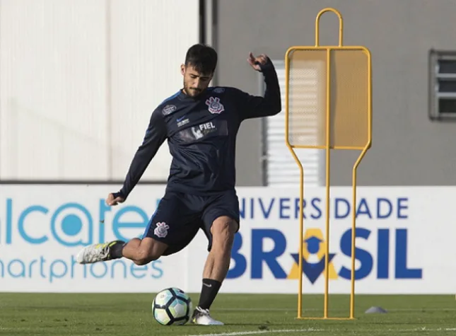 12º jogador do Corinthians, Camacho diz que vitória na quarta é 'obrigação'