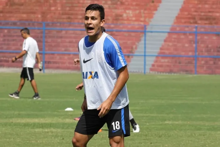 Volante titular da Copinha renova com Corinthians por mais dois anos