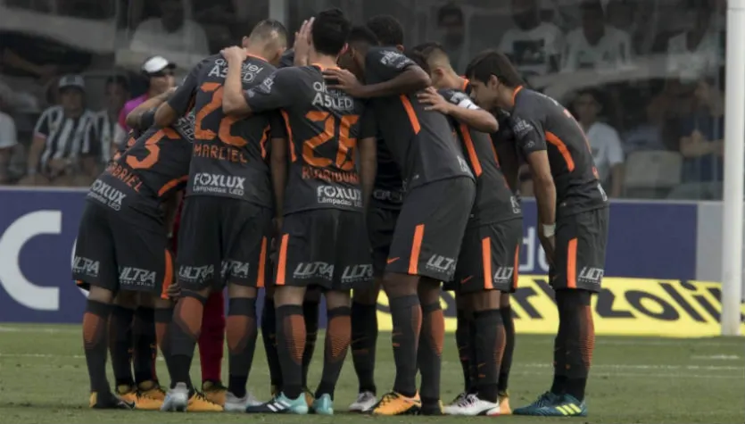 Carille vê tudo sob controle, mas diz: 'Se não há críticas, não é Corinthians'