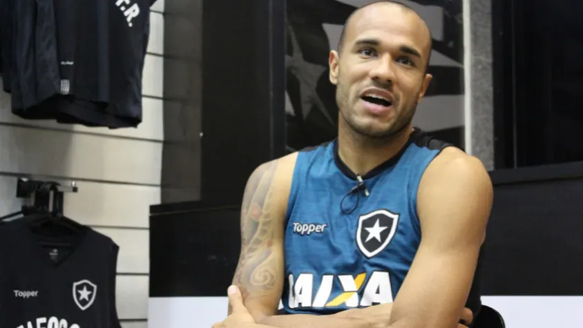 Corinthians teve conversa com Roger, do Botafogo, antes de diagnóstico