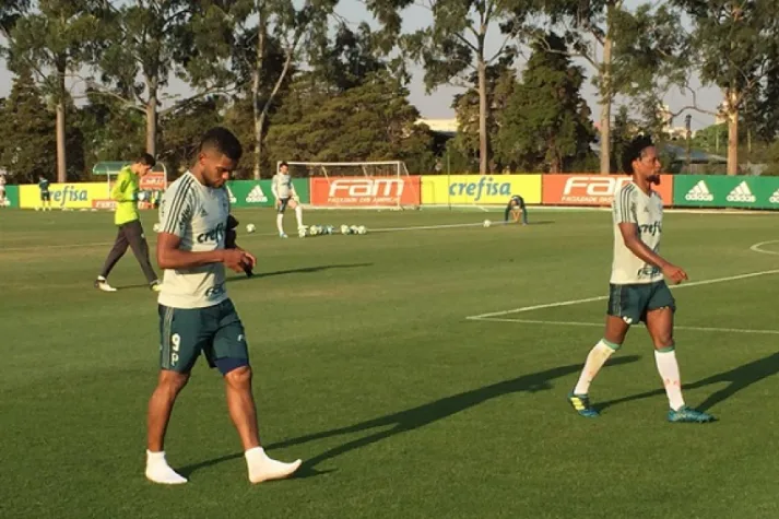 Borja marca belo gol e fica na bronca com cobrança em treino do Palmeiras