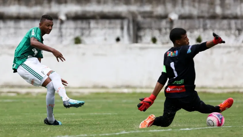 Palmeiras inscreve lateral-esquerdo da Copinha no Campeonato Paulista