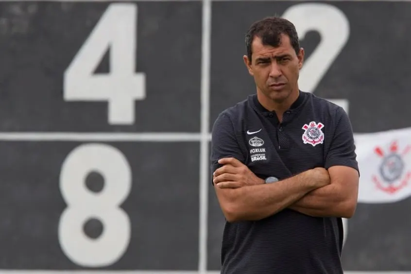  Carille vê elenco do Corinthians mais equilibrado e se preocupa com janela