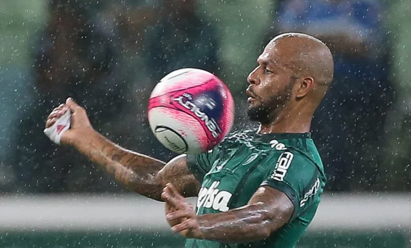 Apesar do pênalti perdido, Felipe Melo tem o que comemorar