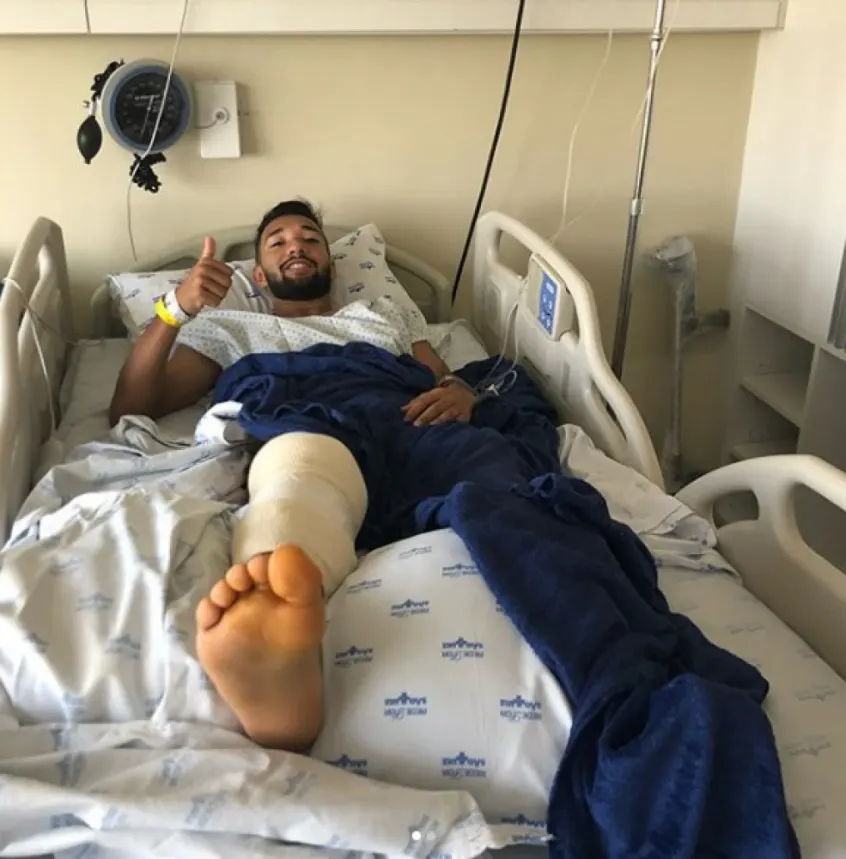 Clayson passa por cirurgia no joelho e inicia recuperação no Corinthians