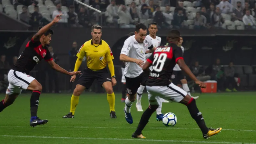 Corinthians joga mal em Itaquera e fica no 0 a 0 com o Vitória