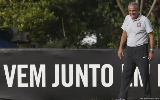 'Revolucionário', Tite faz 55 anos com dura missão: reabilitar o Corinthians