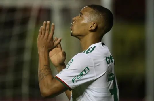 Na Espanha, Mattos vai conversar com o Barcelona sobre Gabriel Jesus