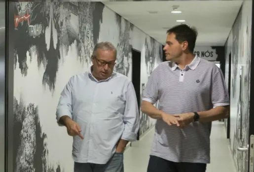 Diretor do Corinthians pede paciência da Fiel, explica entrevista e faz defesa