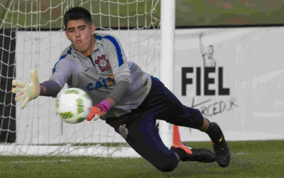 Goleiro do Corinthians na Copinha vê defesa como trunfo para o bi