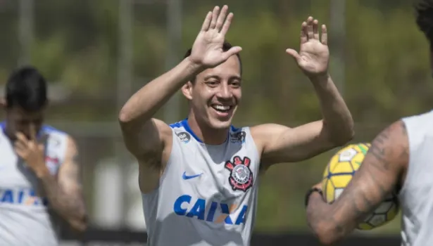 Corinthians perde garantias, mas dá valor à manutenção de Rodriguinho